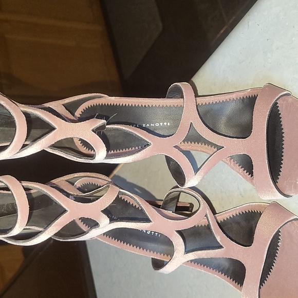 Heels - Picture 3 of 9